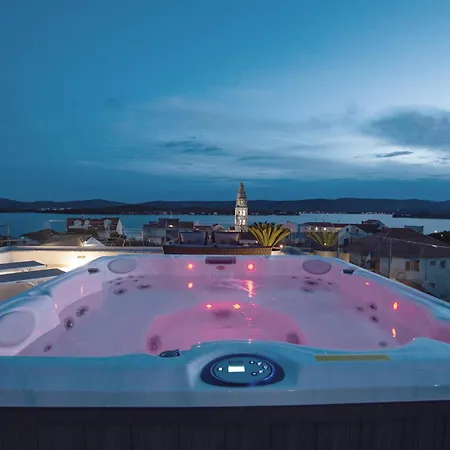 In With House Sea View Semesterbostad Turanj