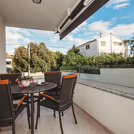 In With House Sea View *