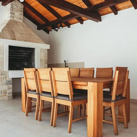 Сasa de vacaciones In With House Sea View *