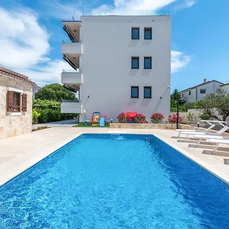 In With House Sea View Holiday home Turanj