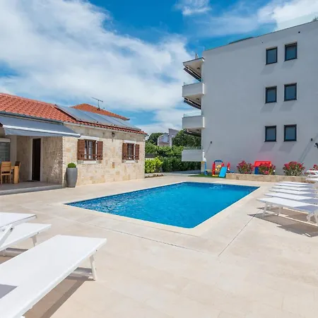 In With House Sea View Holiday home Turanj