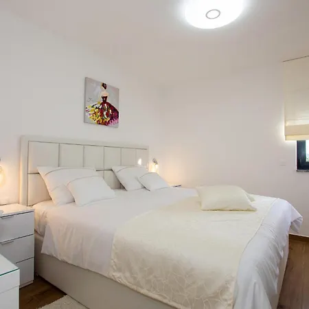 Holiday home In With House Sea View Turanj