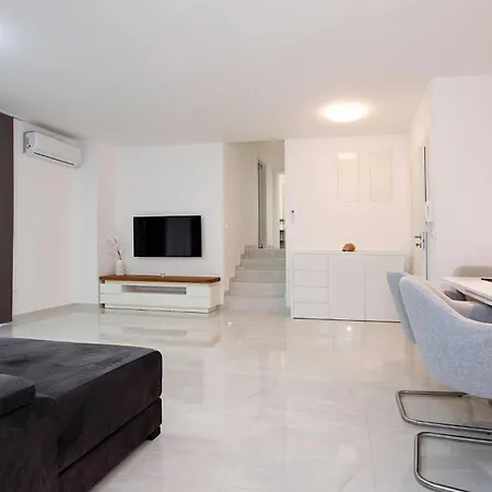 Holiday home In With House Sea View *