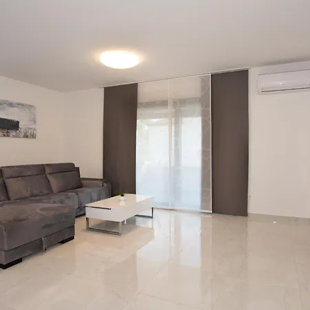 Holiday home In With House Sea View