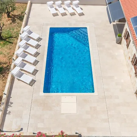 In With House Sea View *